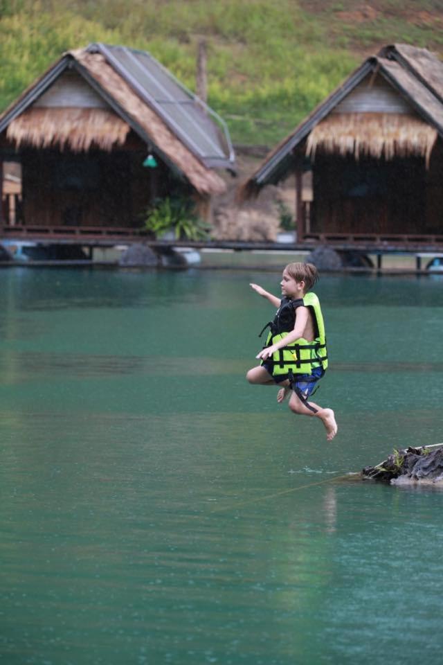 Praiwan Raft House 11