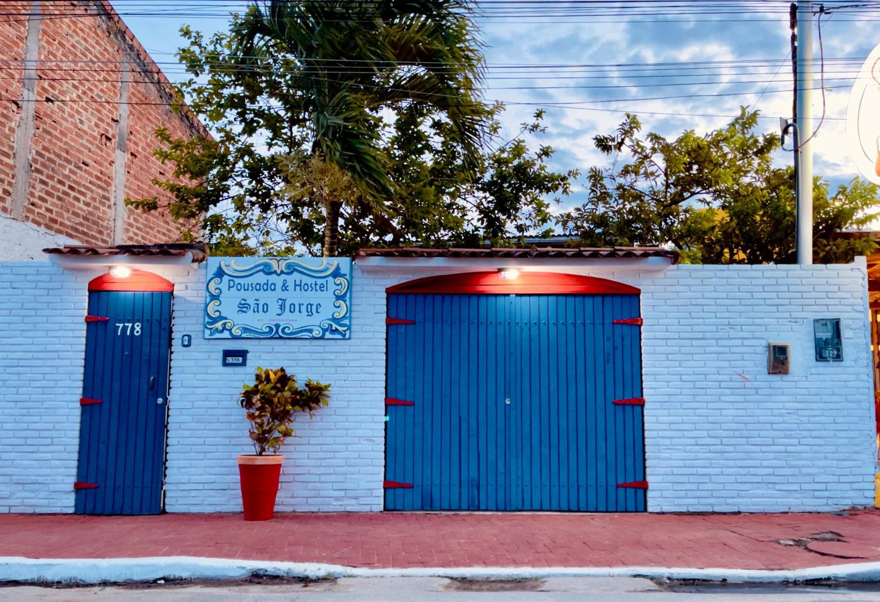 Pousada São Jorge 1 MIN A PÉ DA PRAIA Casa de família, simples e aconchegante, Na Av principal da praia café disponível até 12hs cozinha completa e churras