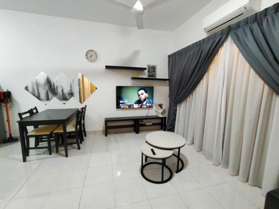 SS CondoStay Residensi Lili, Nilai nearby KLIA, USIM - infinity pool, wifi, smart tv photo 2