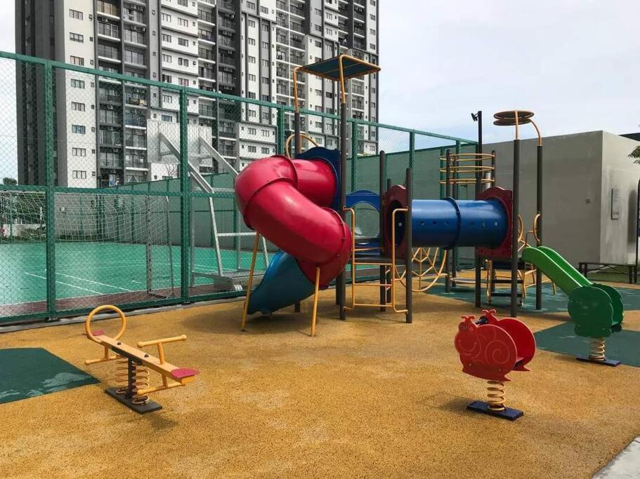 SS CondoStay Residensi Lili, Nilai nearby KLIA, USIM - infinity pool, wifi, smart tv photo 6