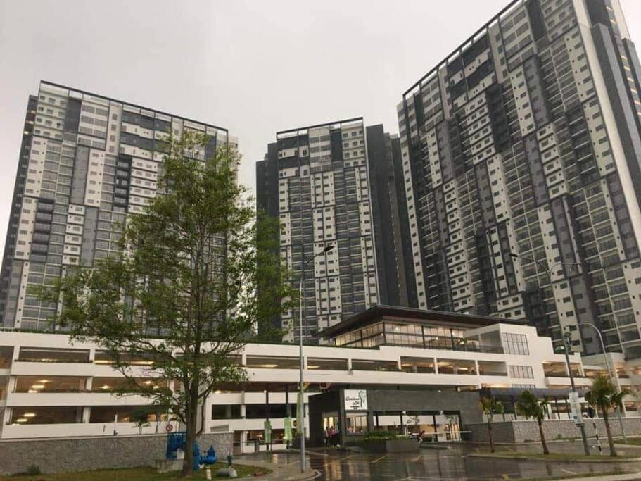 SS CondoStay Residensi Lili, Nilai nearby KLIA, USIM - infinity pool, wifi, smart tv