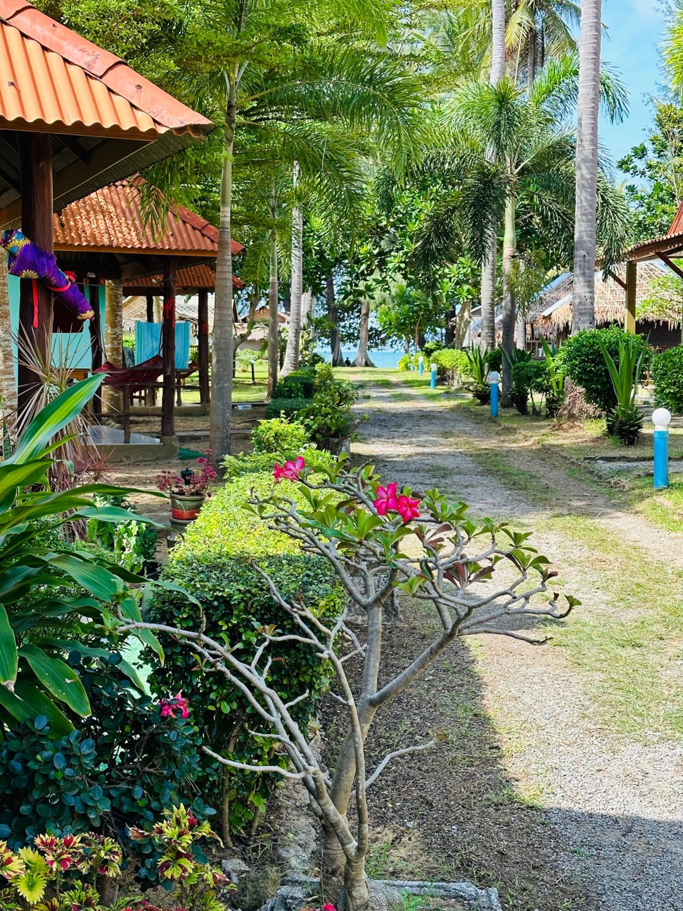 Lanta L.D. Beach Bungalow