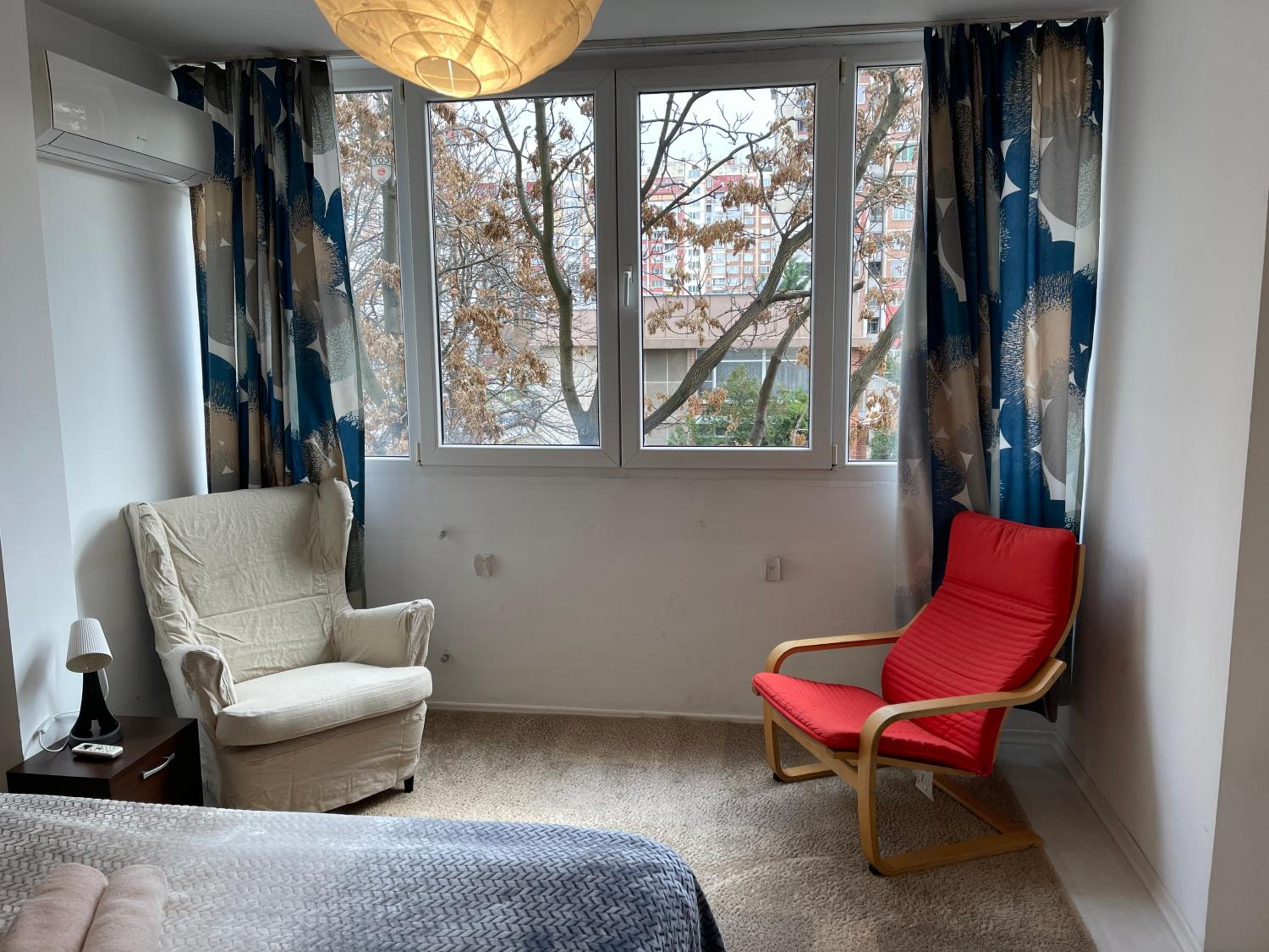 Cozy Central Place renovated 2022 view 3