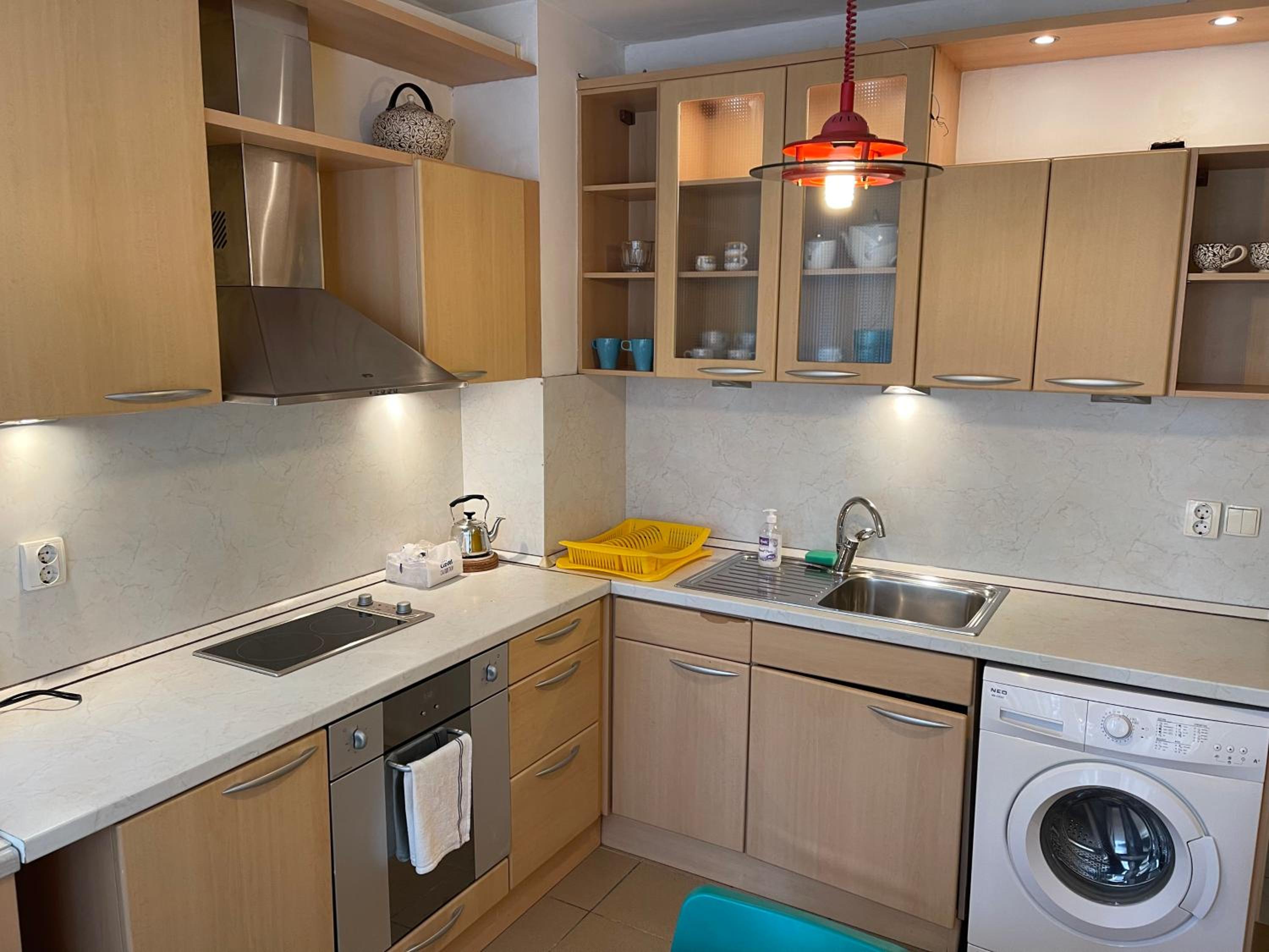 Cozy Central Place renovated 2022 view 5