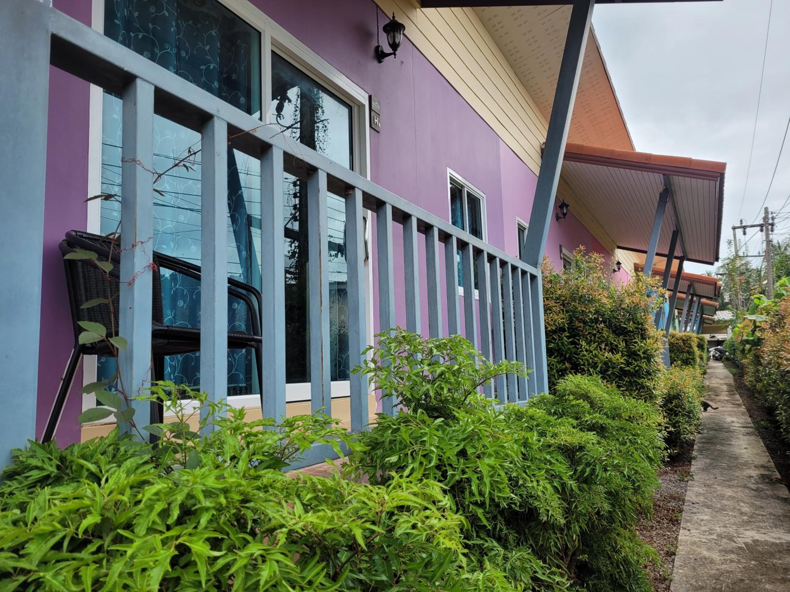 Baan Sri Lanta Sand