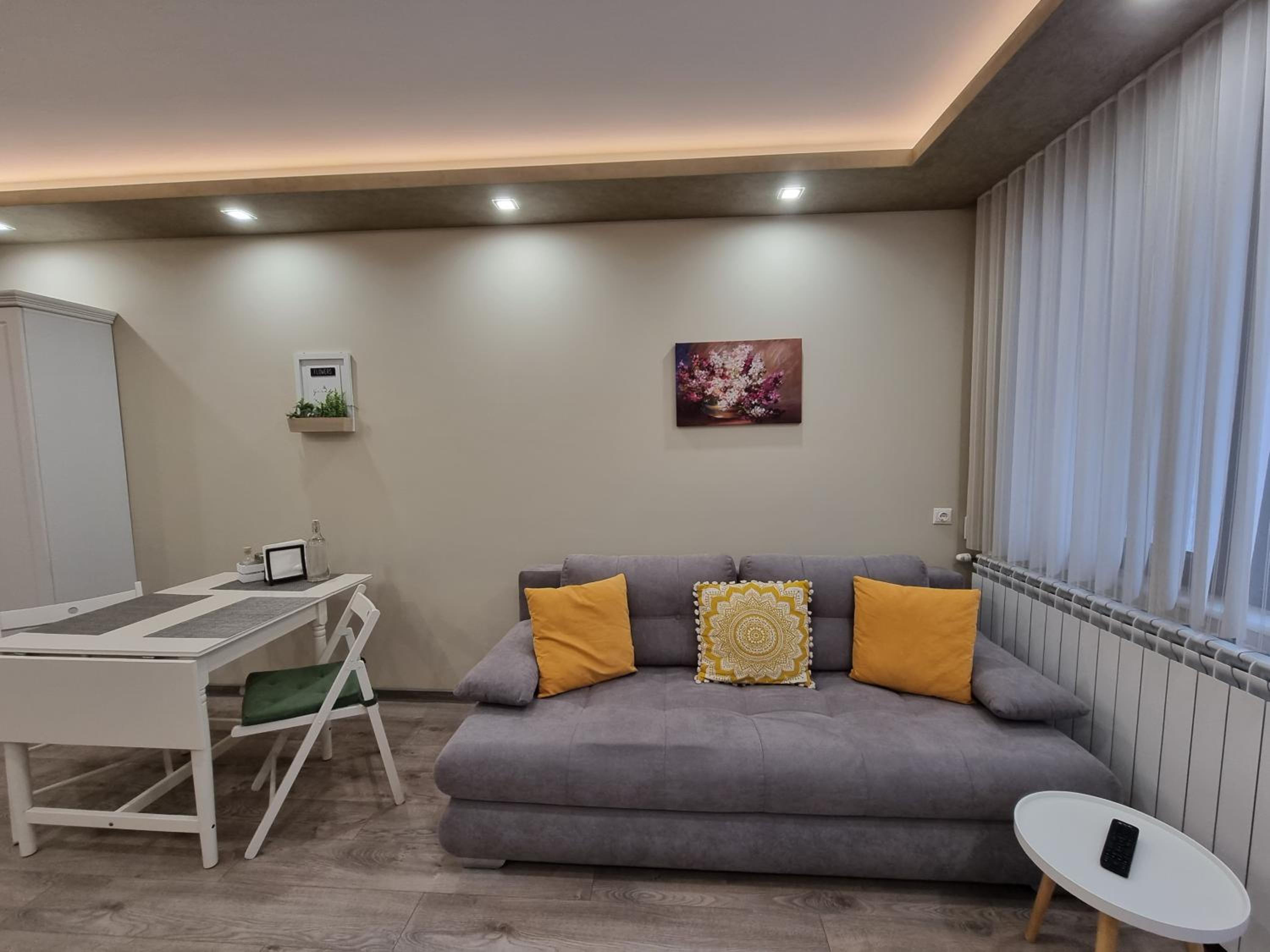 Flowers Apartment view 4