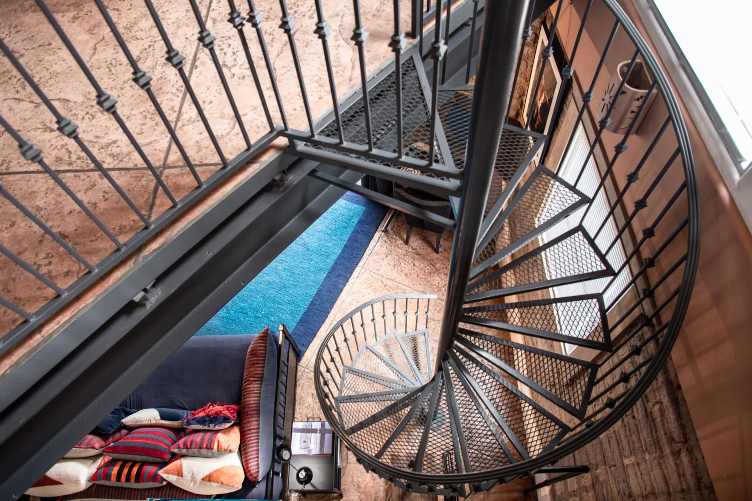 Heart of Vibrant Railyard-Large Downtown Loft with Prime Location and Beautiful Deck view 3