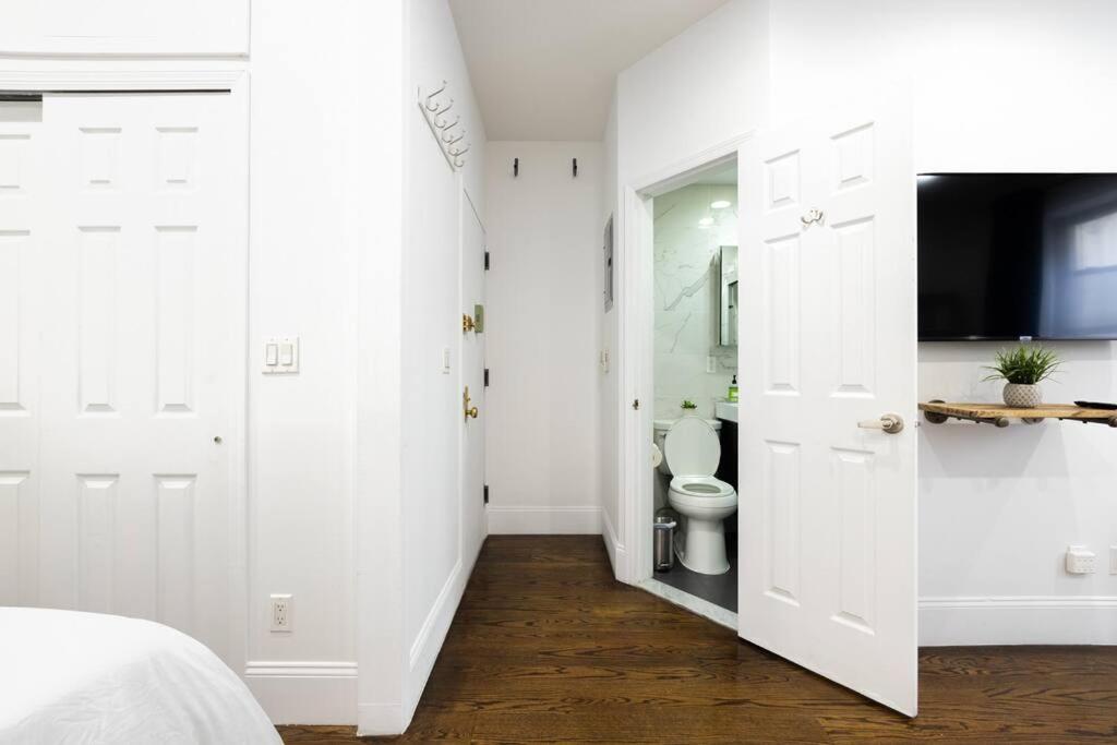 69-2D Stylish Lower East Side 1BR Apt BRAND NEW