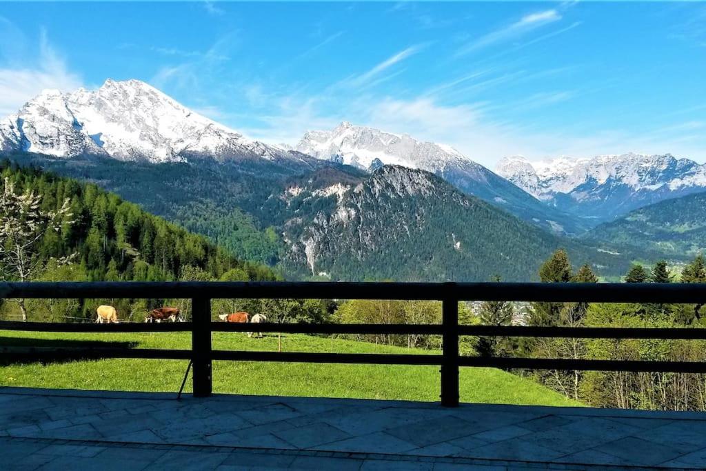 2 Bergpanorama mit Blick ins Tal für absolute Nichtraucher