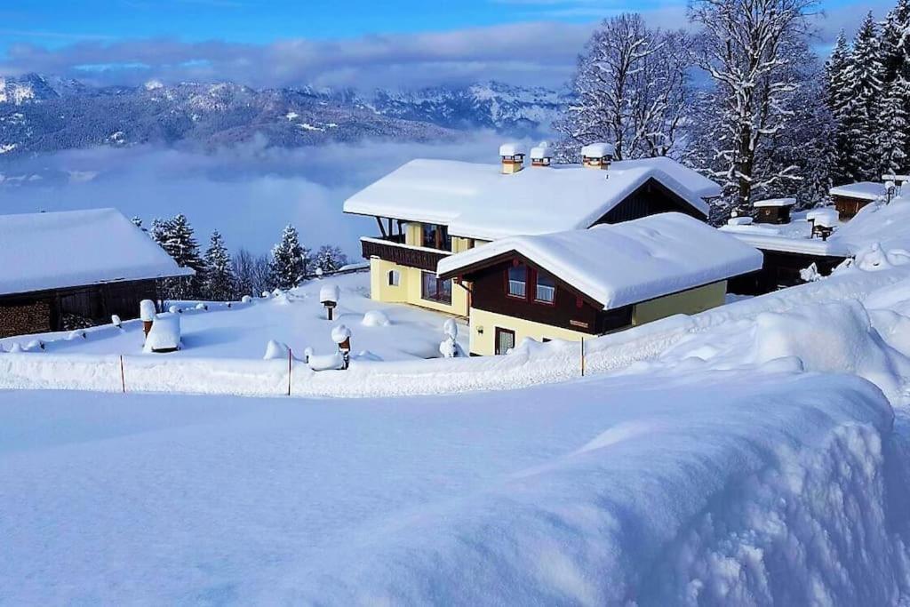 2 Bergpanorama mit Blick ins Tal für absolute Nichtraucher