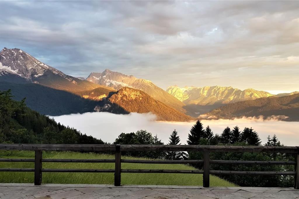 2 Bergpanorama mit Blick ins Tal für absolute Nichtraucher