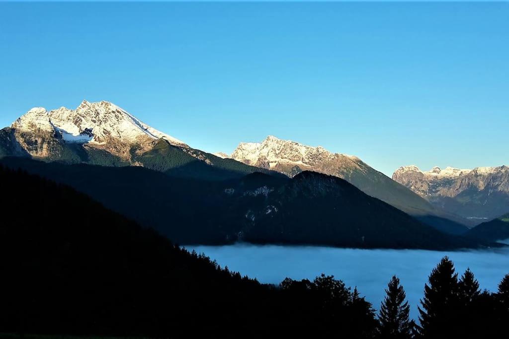 2 Bergpanorama mit Blick ins Tal für absolute Nichtraucher