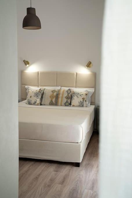 Romantic apartment with hot tub next to Acropolis