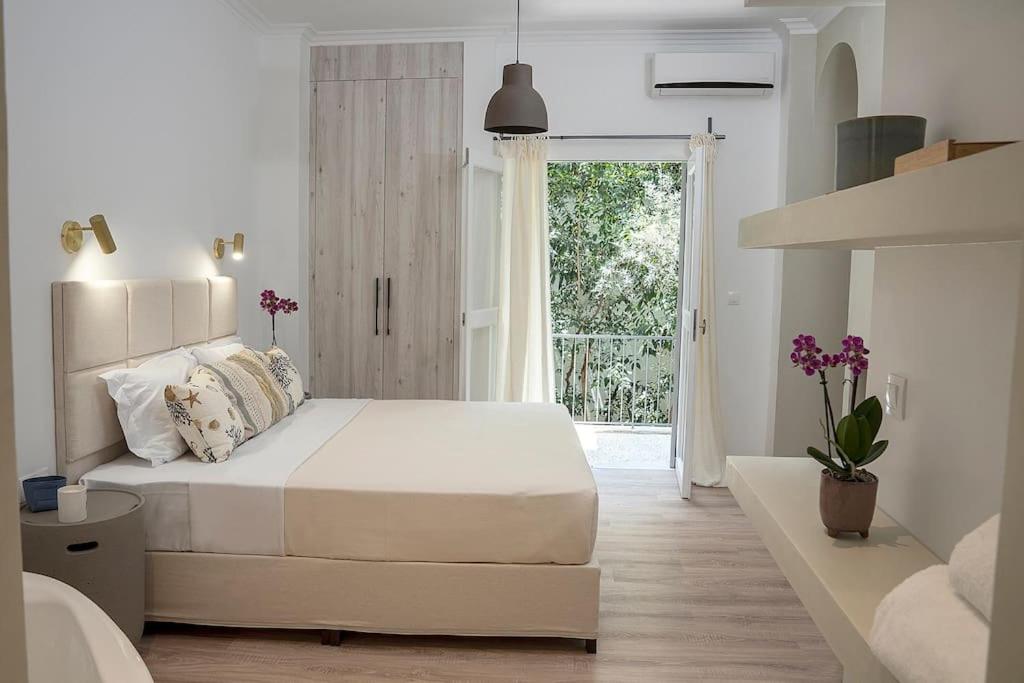 Romantic apartment with hot tub next to Acropolis