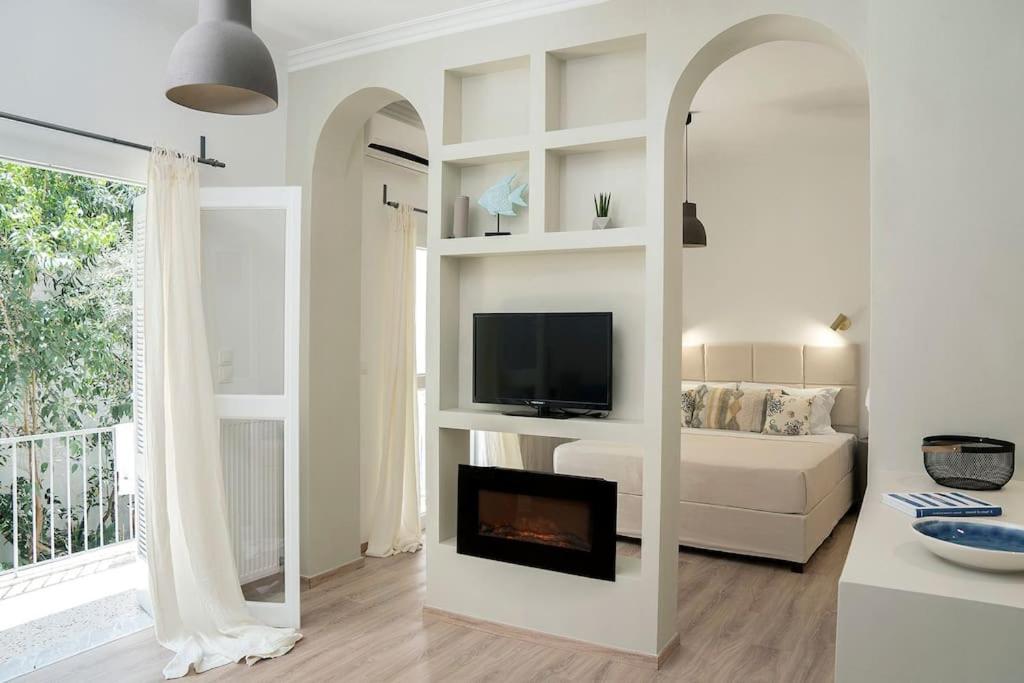 Romantic apartment with hot tub next to Acropolis