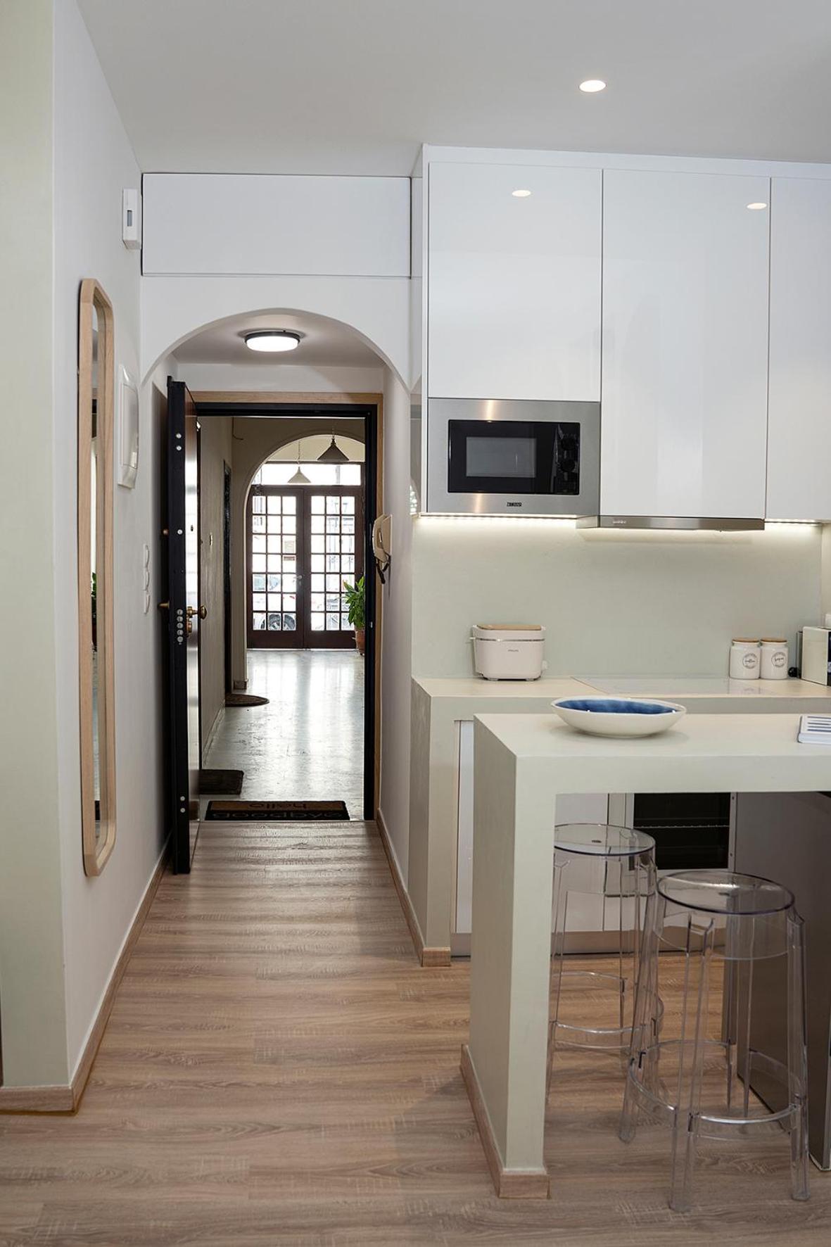 Romantic apartment with hot tub next to Acropolis