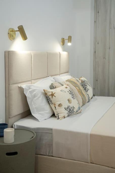 Romantic apartment with hot tub next to Acropolis
