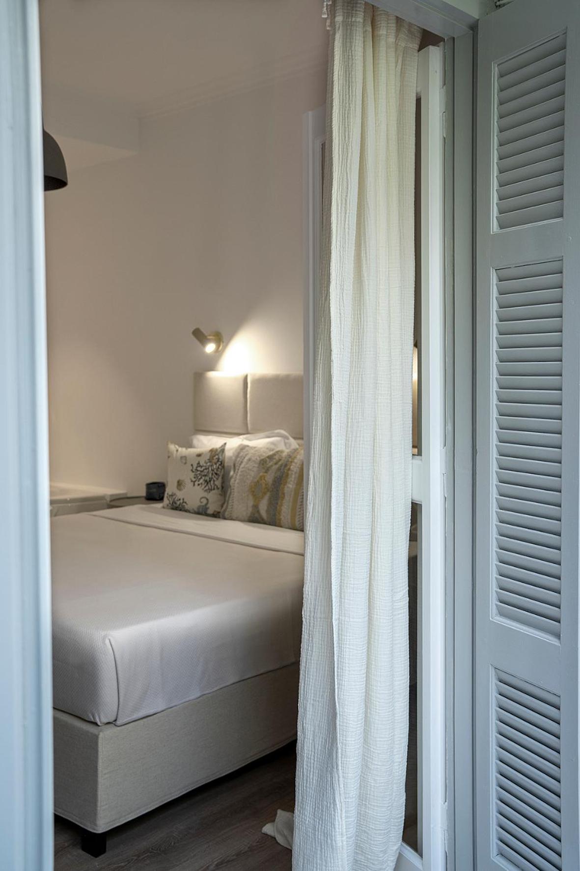 Romantic apartment with hot tub next to Acropolis