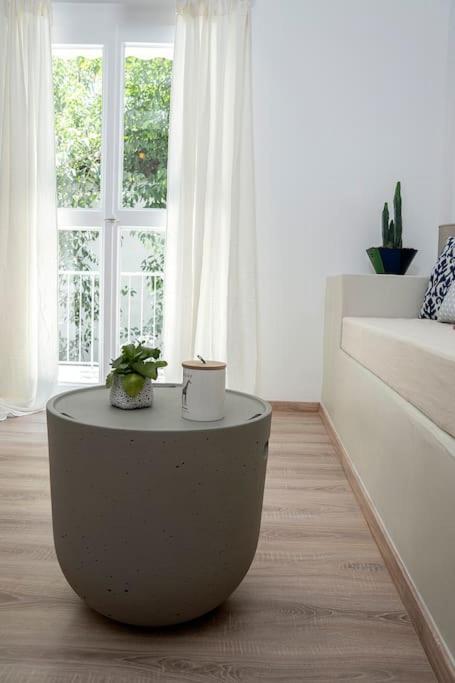 Romantic apartment with hot tub next to Acropolis