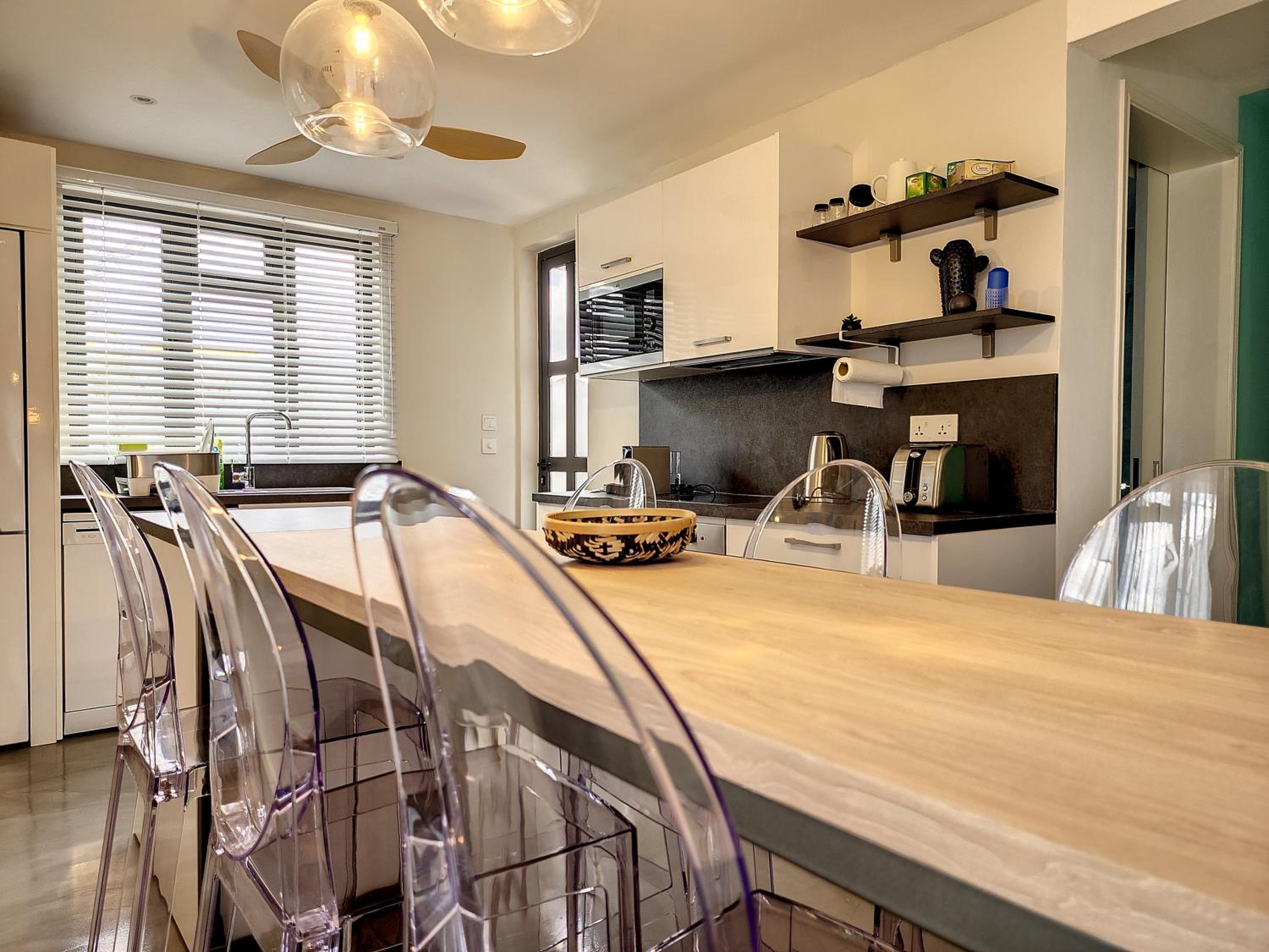 Sunkissed - Brand New Beach apartment located 50m from beach view 4