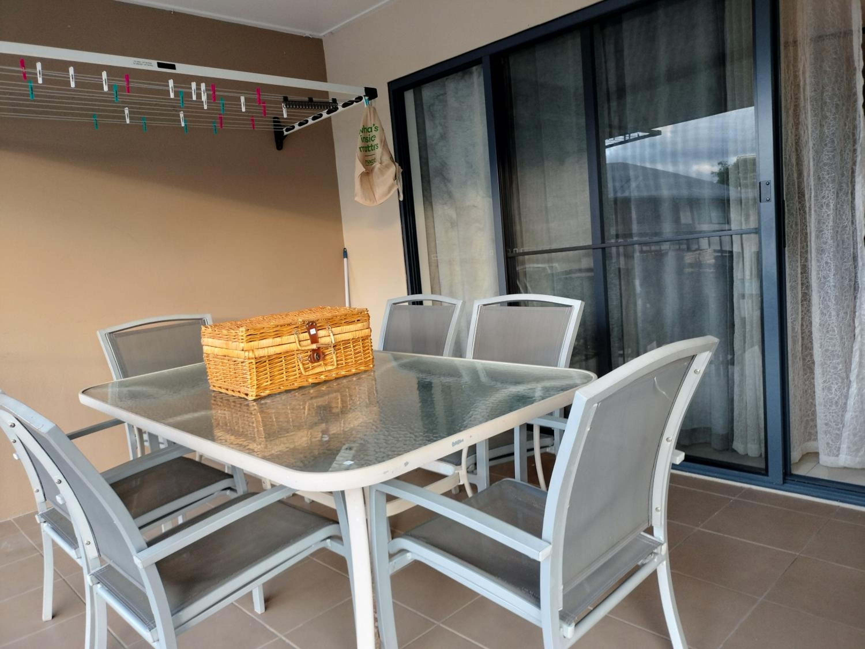 Hotel 3 bedroom 2 bath apartment in Cairns Queensland - Image 1