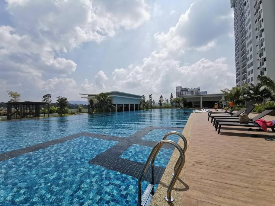 8 Traders Garden 1BR Pool View Internet Netflix photo 5