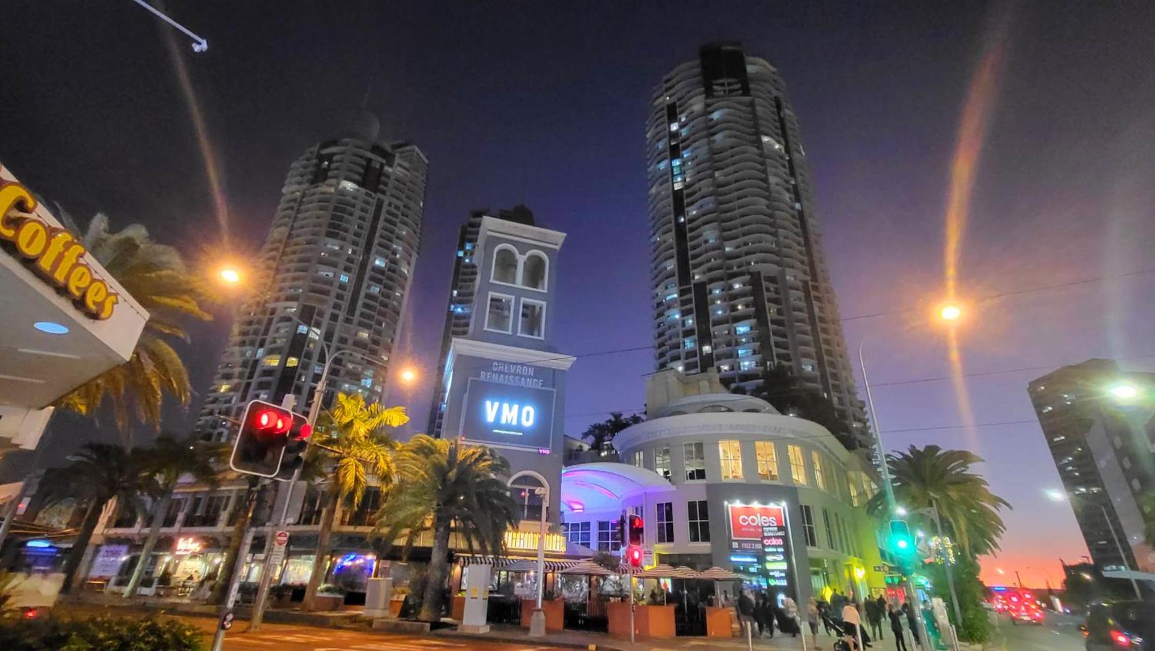 Beachside 2 BR Apt in the Heart of Surfers Paradise - Chevron Renaissance - free parking