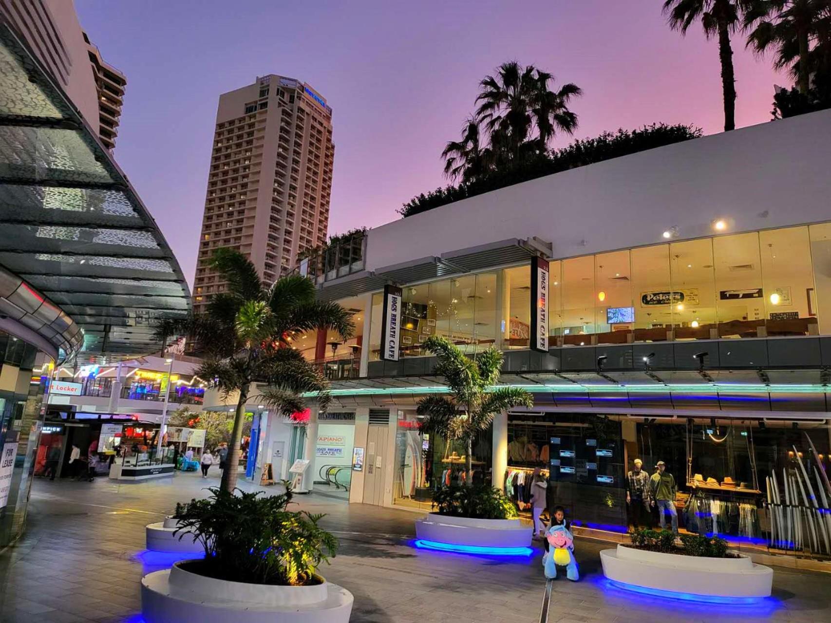 Beachside 2 BR Apt in the Heart of Surfers Paradise - Chevron Renaissance - free parking