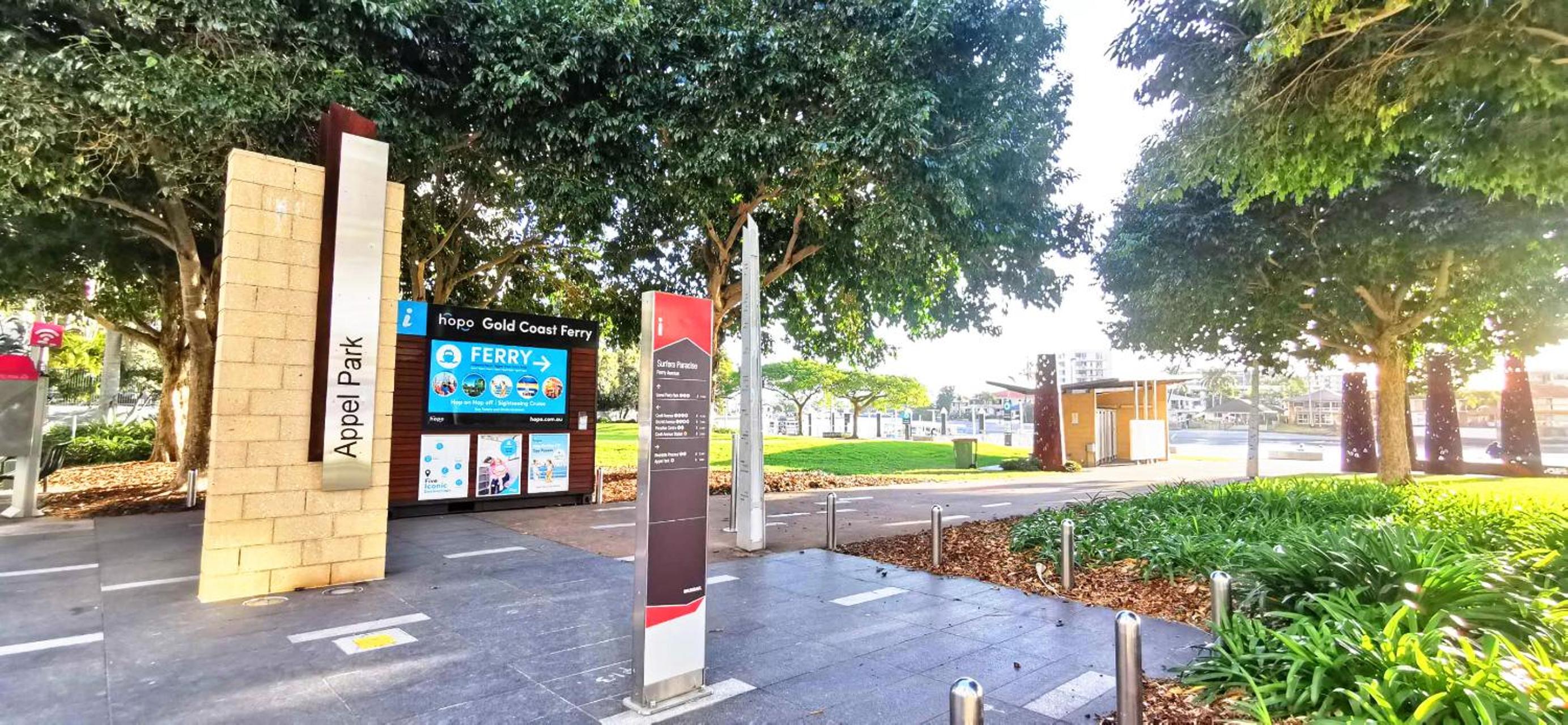 Beachside 2 BR Apt in the Heart of Surfers Paradise - Chevron Renaissance - free parking