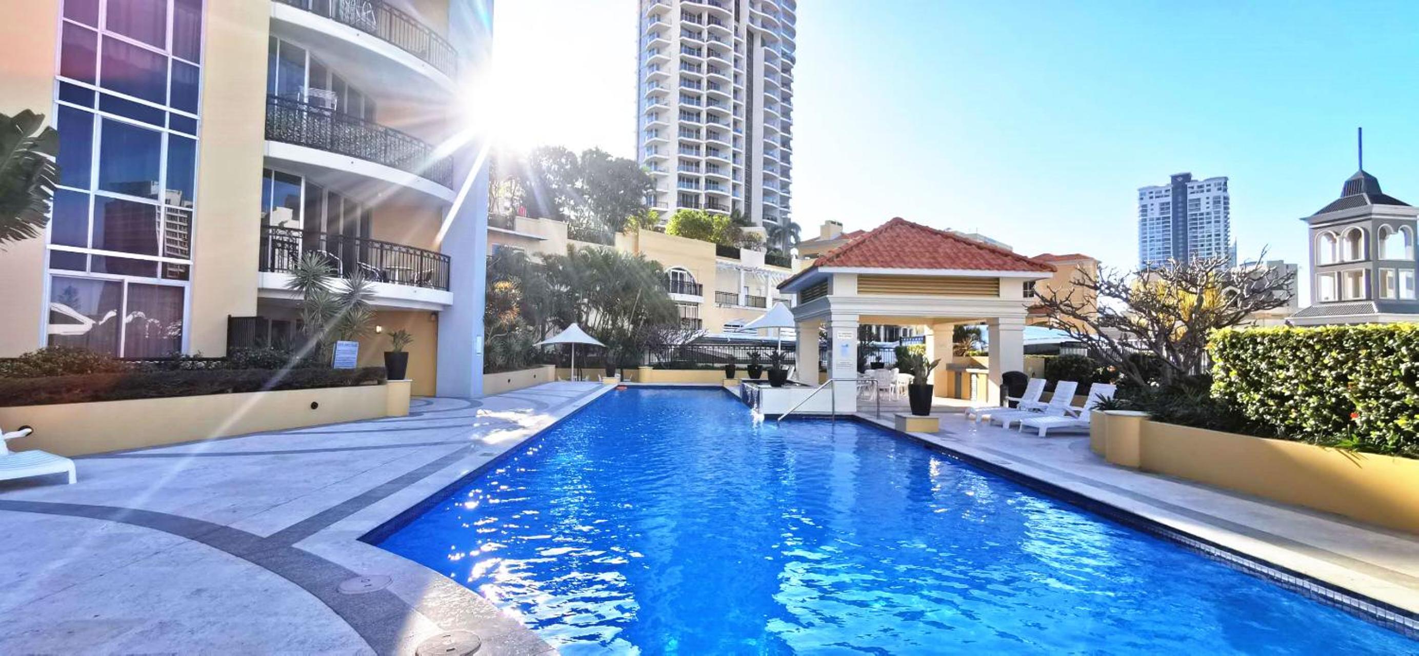Beachside 2 BR Apt in the Heart of Surfers Paradise - Chevron Renaissance - free parking