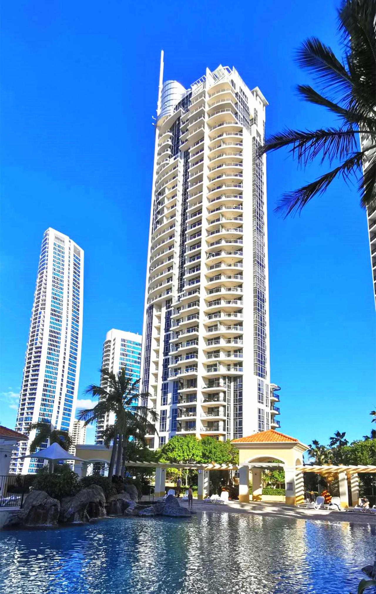 Beachside 2 BR Apt in the Heart of Surfers Paradise - Chevron Renaissance - free parking