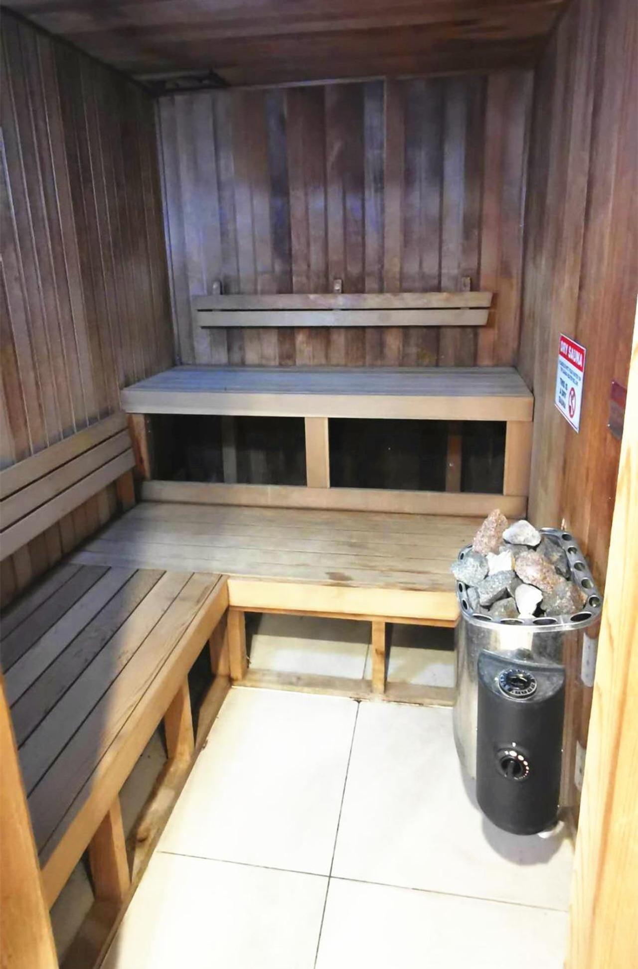 Beachside 2 BR Apt in the Heart of Surfers Paradise - Chevron Renaissance - free parking