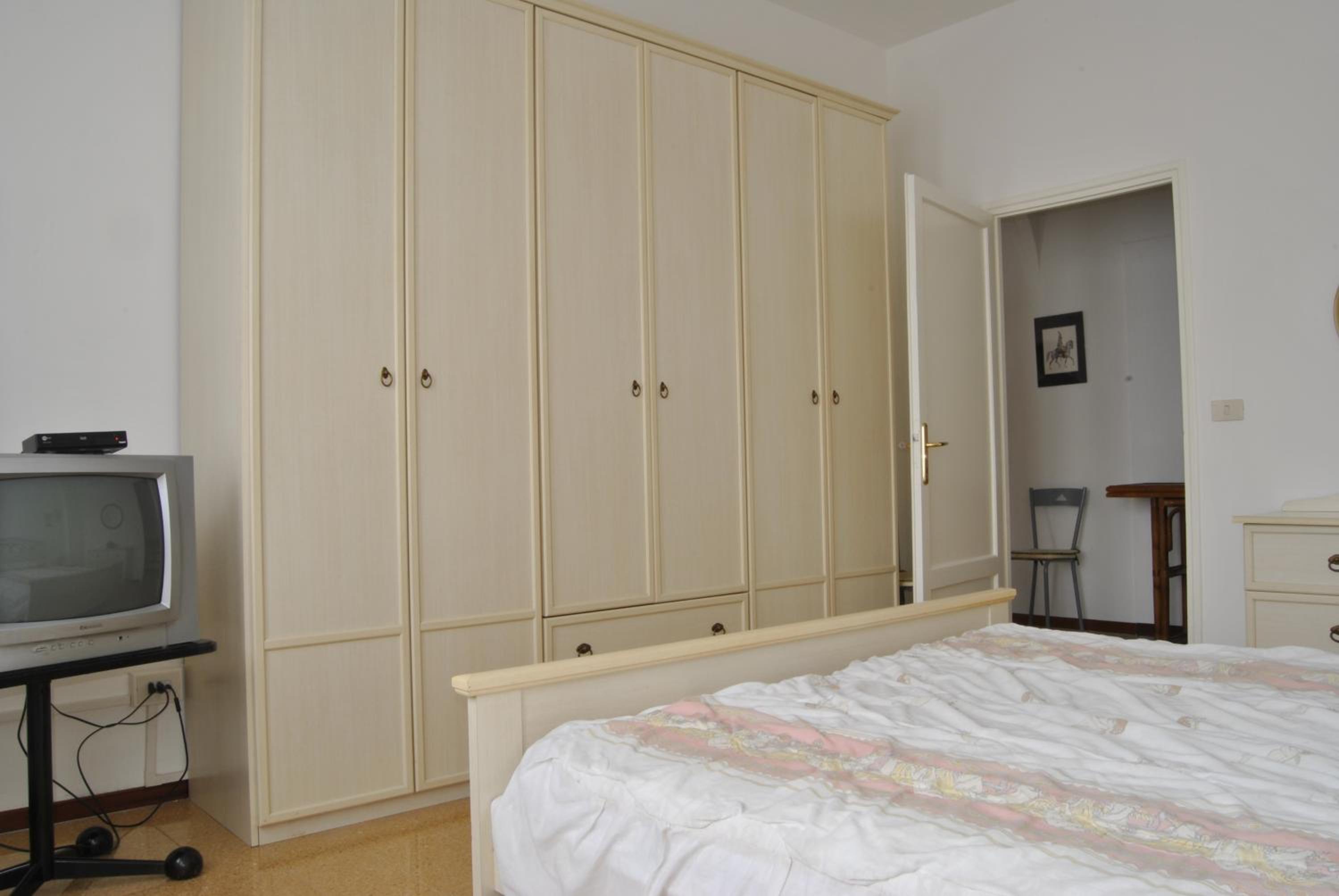 Lombardi Abbeveratoia en Parma — hotel room