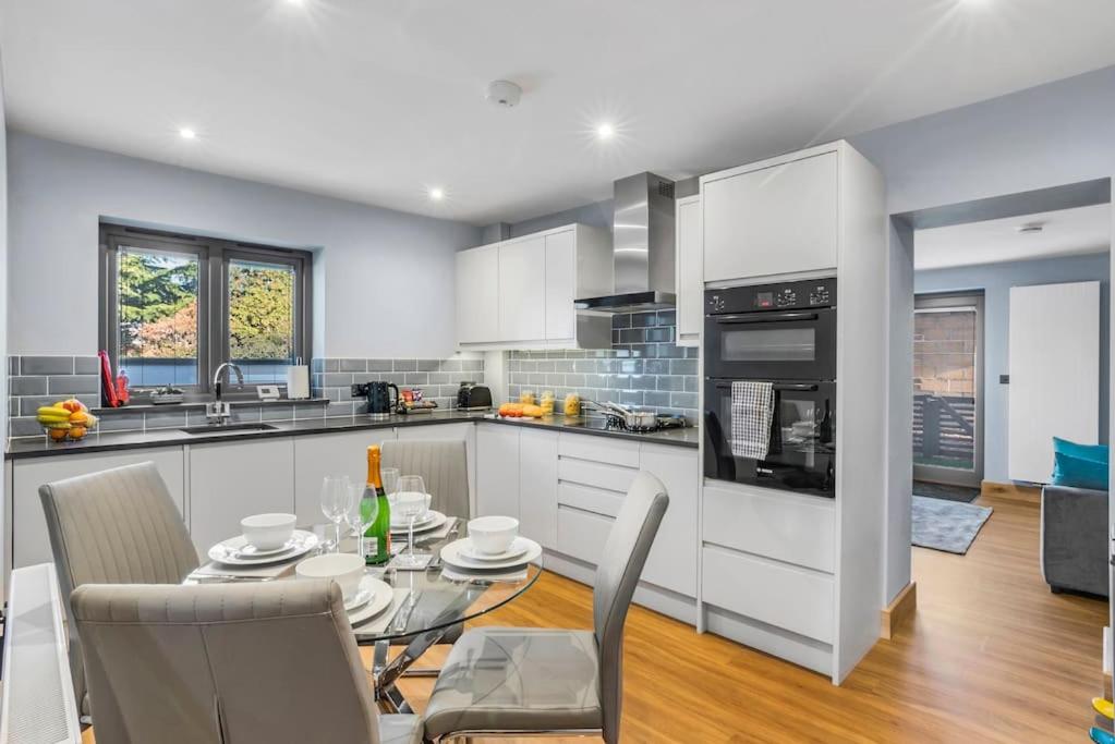Isabel's wing! A stunning 2 bedroom Property view 3