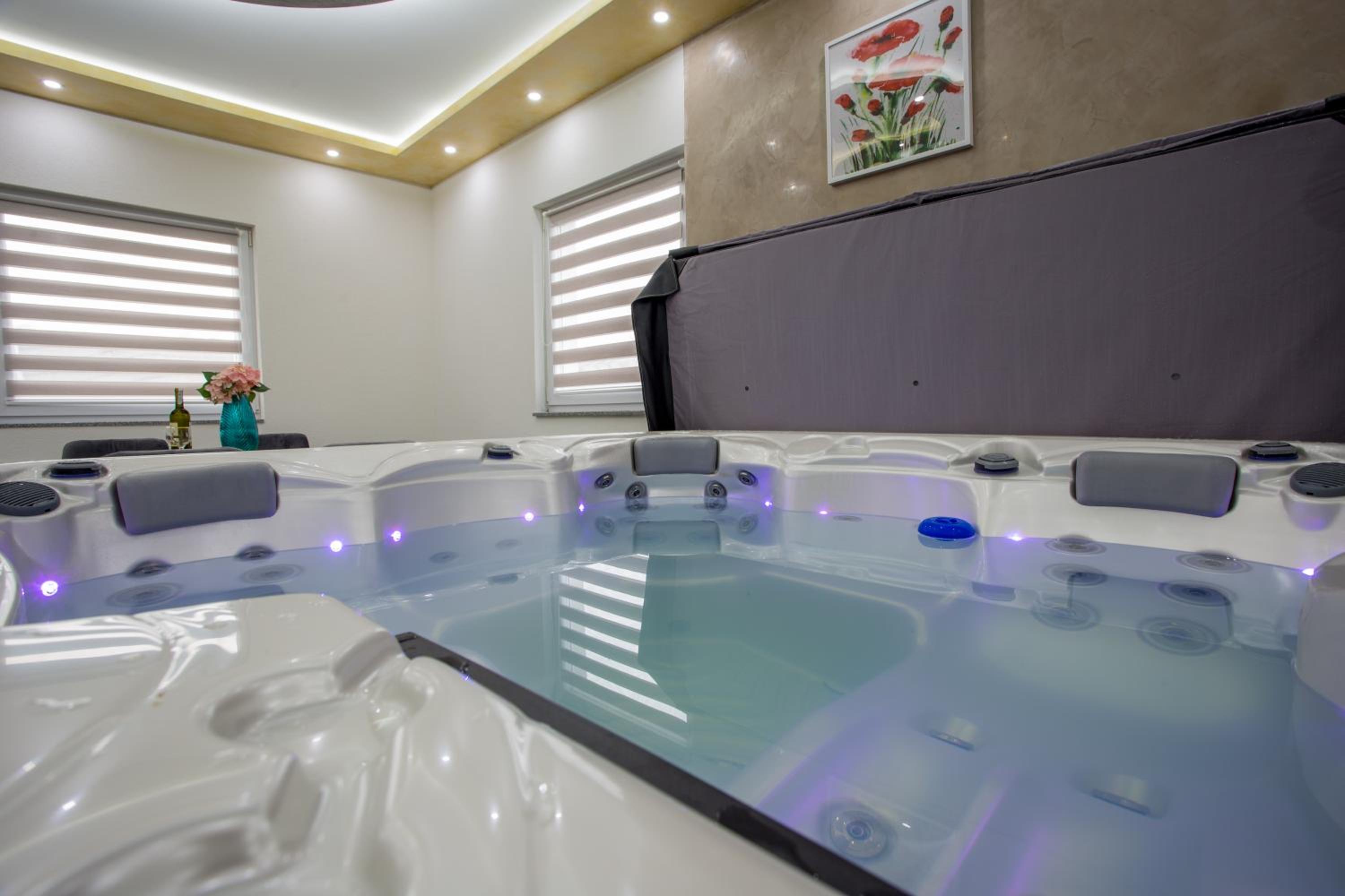 Lux Apartment jacuzzi - Mermer Brkić