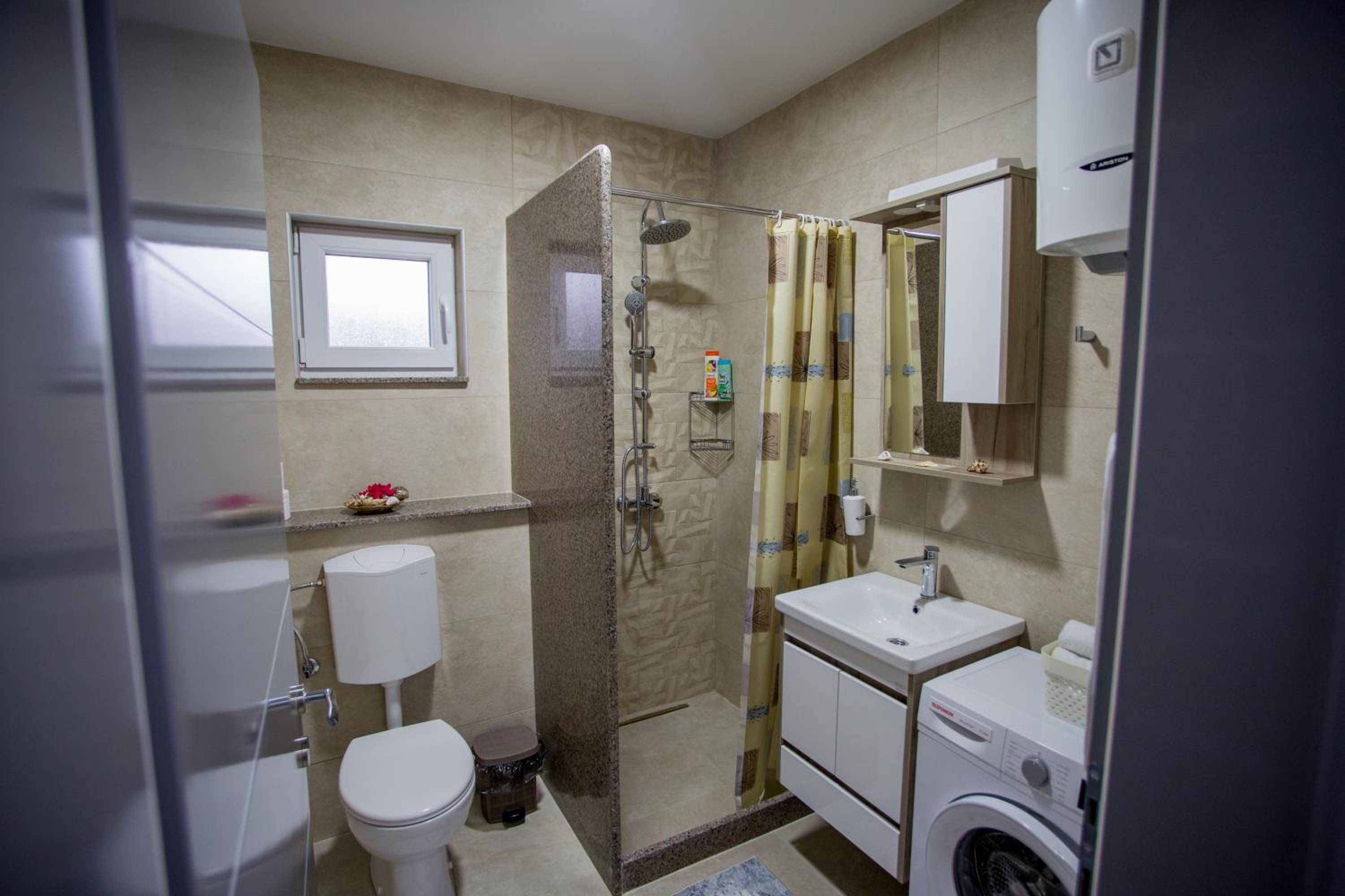 Lux Apartment jacuzzi - Mermer Brkić