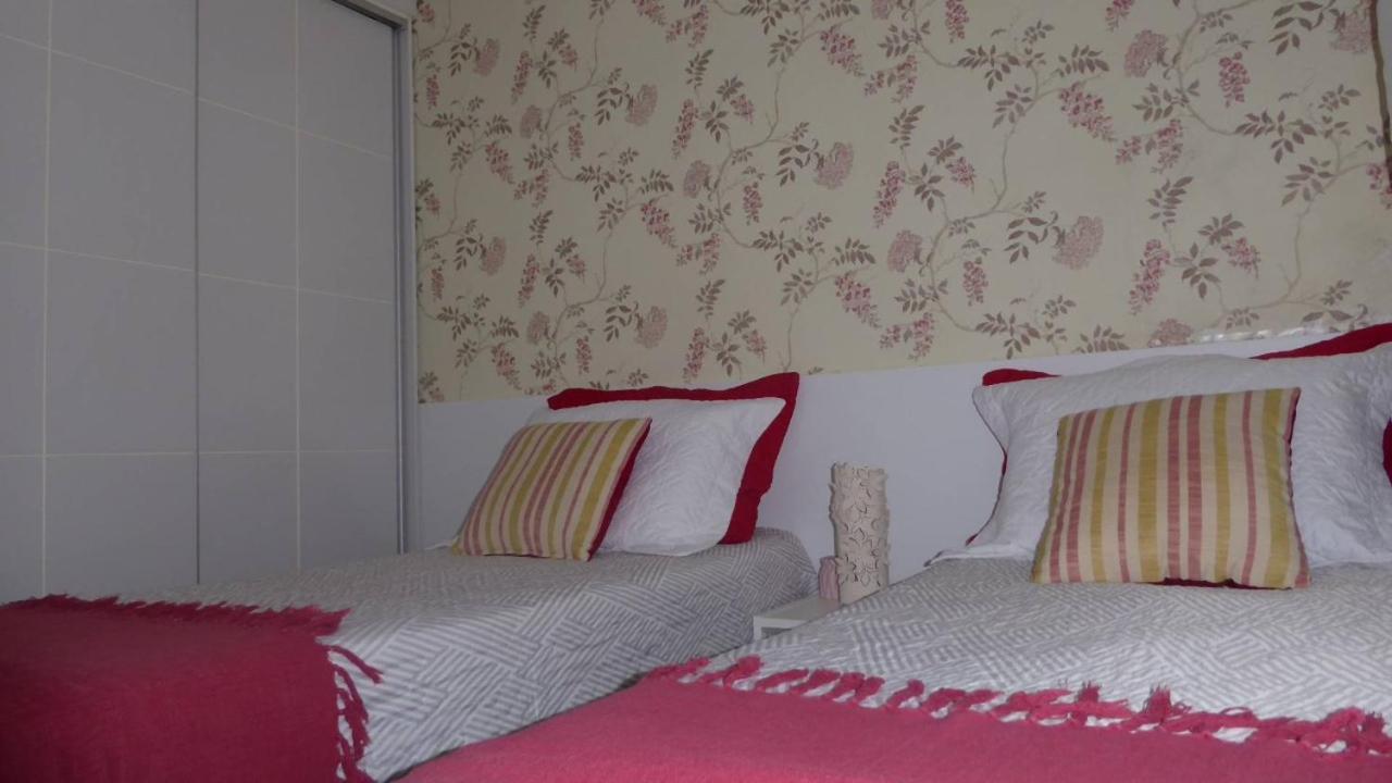 Soft Guarajuba -Lindo Village Residencial amplo 2 quartos com suite e varanda no Térreo