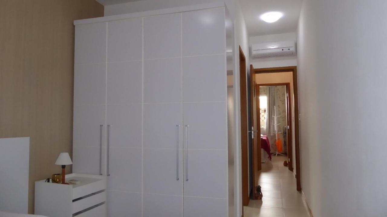 Soft Guarajuba -Lindo Village Residencial amplo 2 quartos com suite e varanda no Térreo
