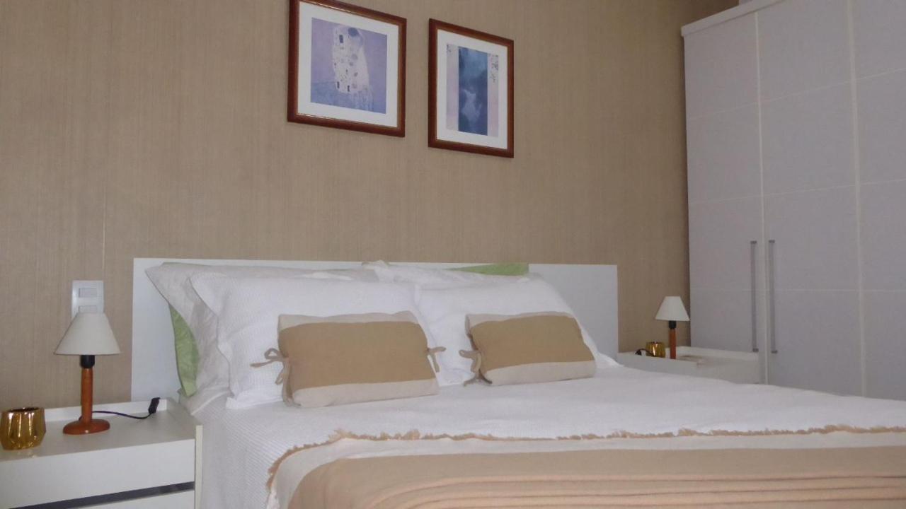 Soft Guarajuba -Lindo Village Residencial amplo 2 quartos com suite e varanda no Térreo