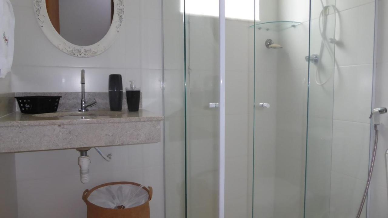 Soft Guarajuba -Lindo Village Residencial amplo 2 quartos com suite e varanda no Térreo
