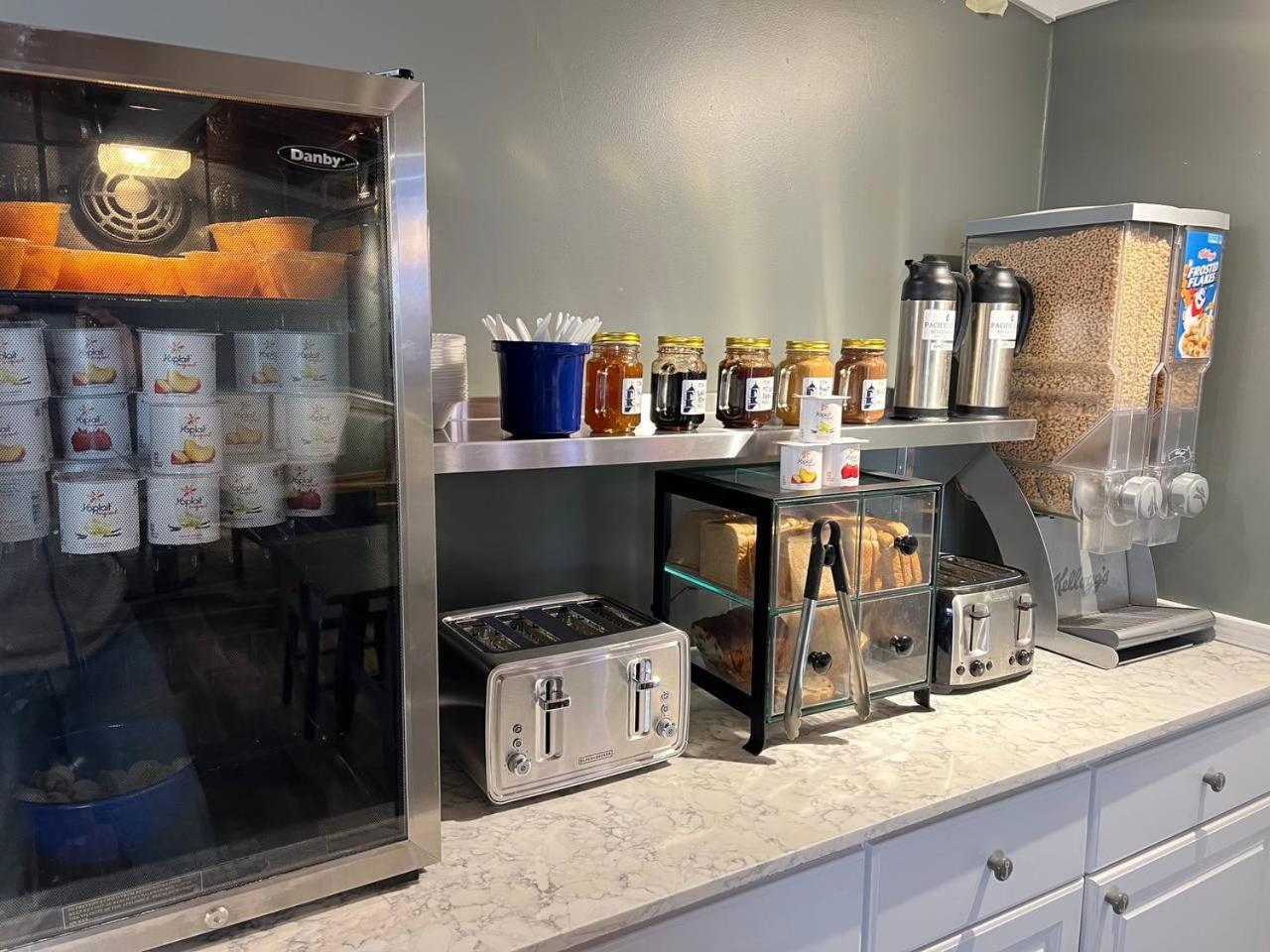 San Simeon Vacations - Pacific Coast Roadhouse Hotel - Property Image 47