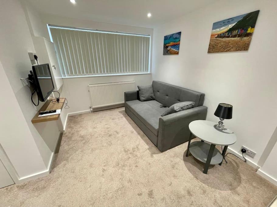 *Close to Beach* One Bedroom Suite with Parking view 5