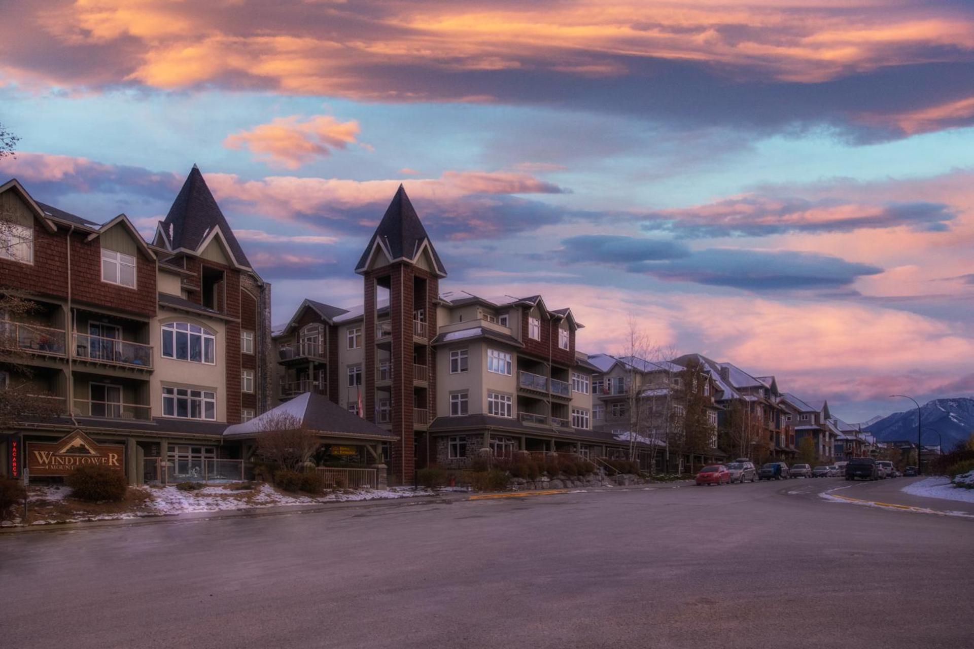 Windtower Lodge - Canmore