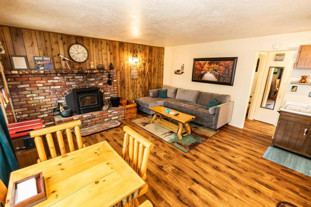 Cozy chalet perfect for a relaxing getaway! view 4