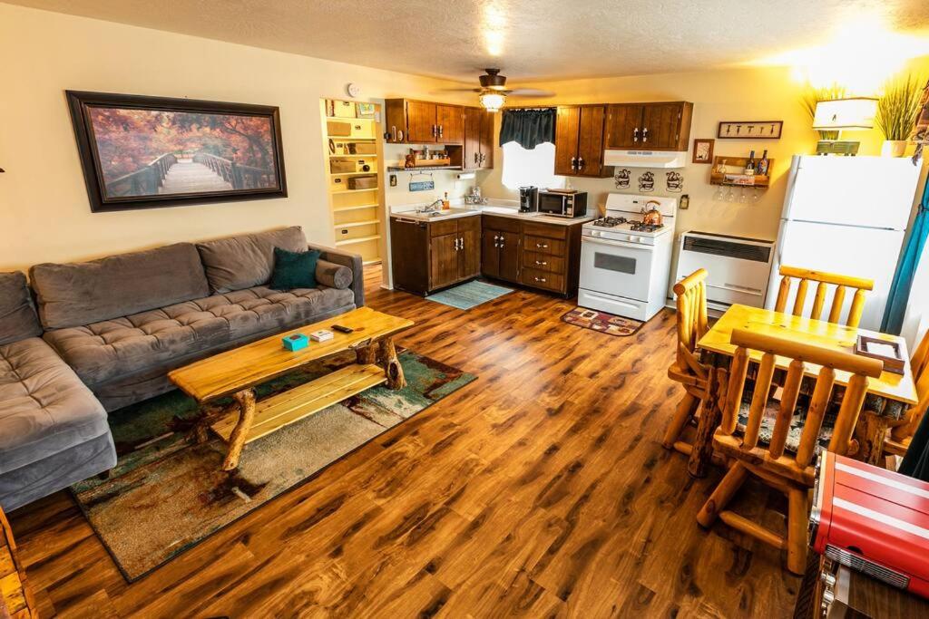 Cozy chalet perfect for a relaxing getaway! view 3