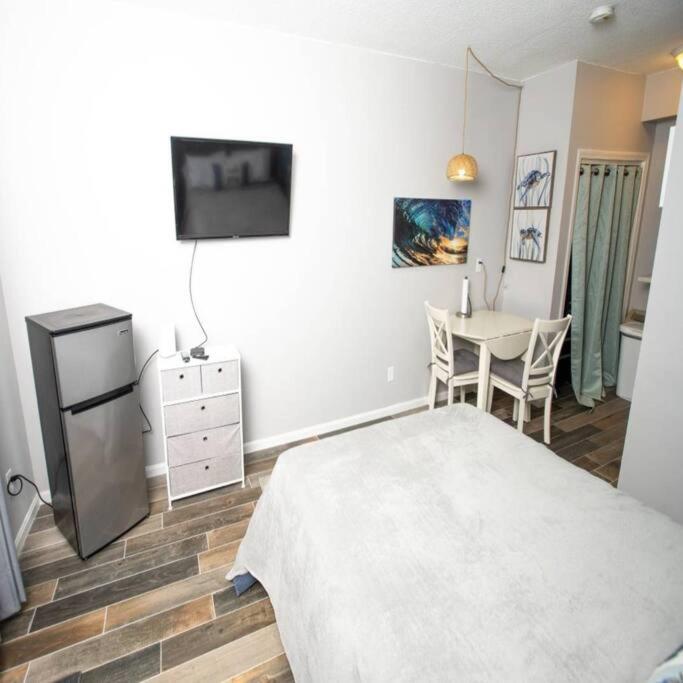 Luxury Suite in the Heart of Hamptons South Beach! - Property Image 3