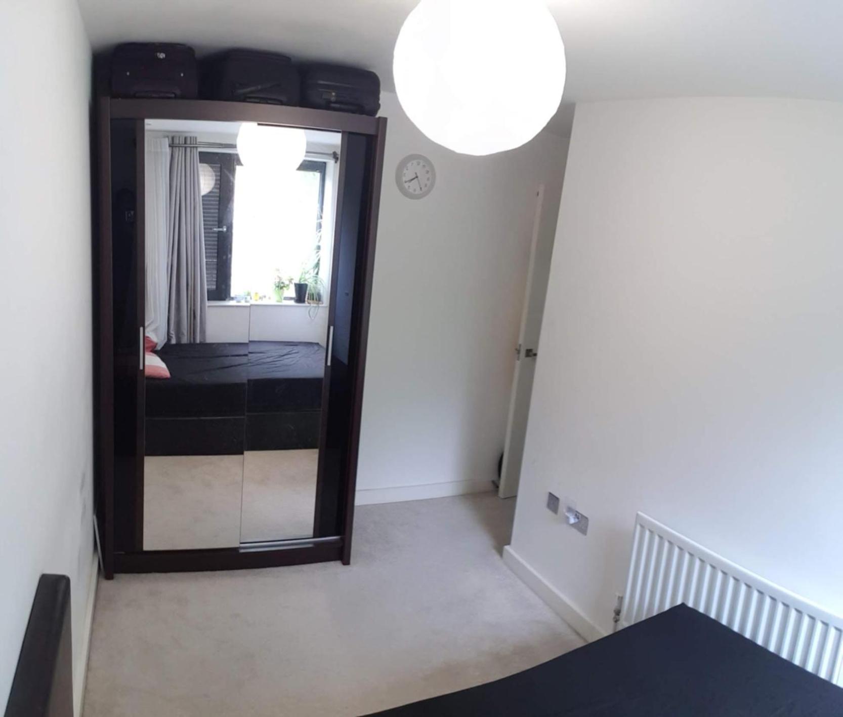 London Holiday Home Newly refurbished - Entire 4 Bedroom Private House with Kitchen, Living Room & private Garden - 1 Cape House London, Within 30 mins fro