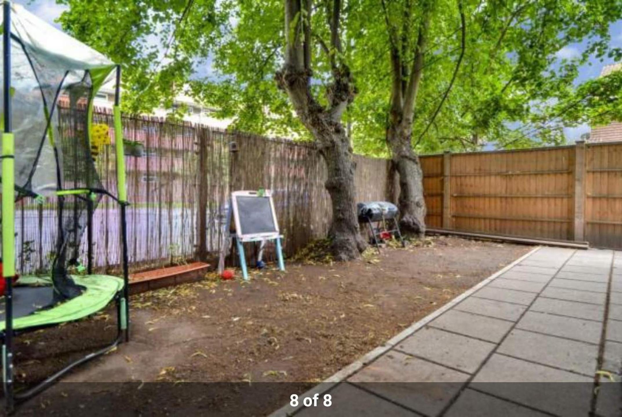 London Holiday Home Newly refurbished - Entire 4 Bedroom Private House with Kitchen, Living Room & private Garden - 1 Cape House London, Within 30 mins fro