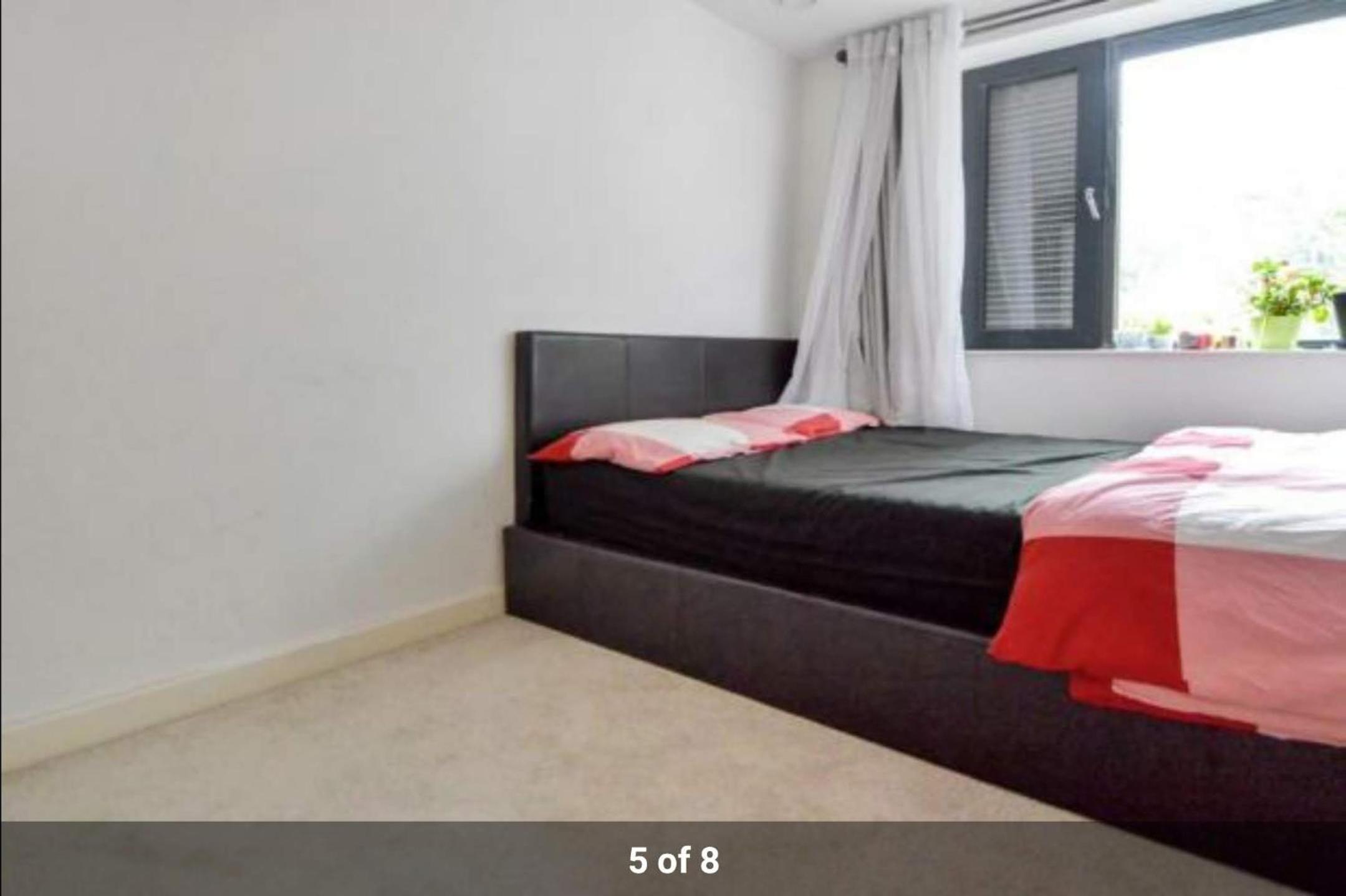 London Holiday Home Newly refurbished - Entire 4 Bedroom Private House with Kitchen, Living Room & private Garden - 1 Cape House London, Within 30 mins fro