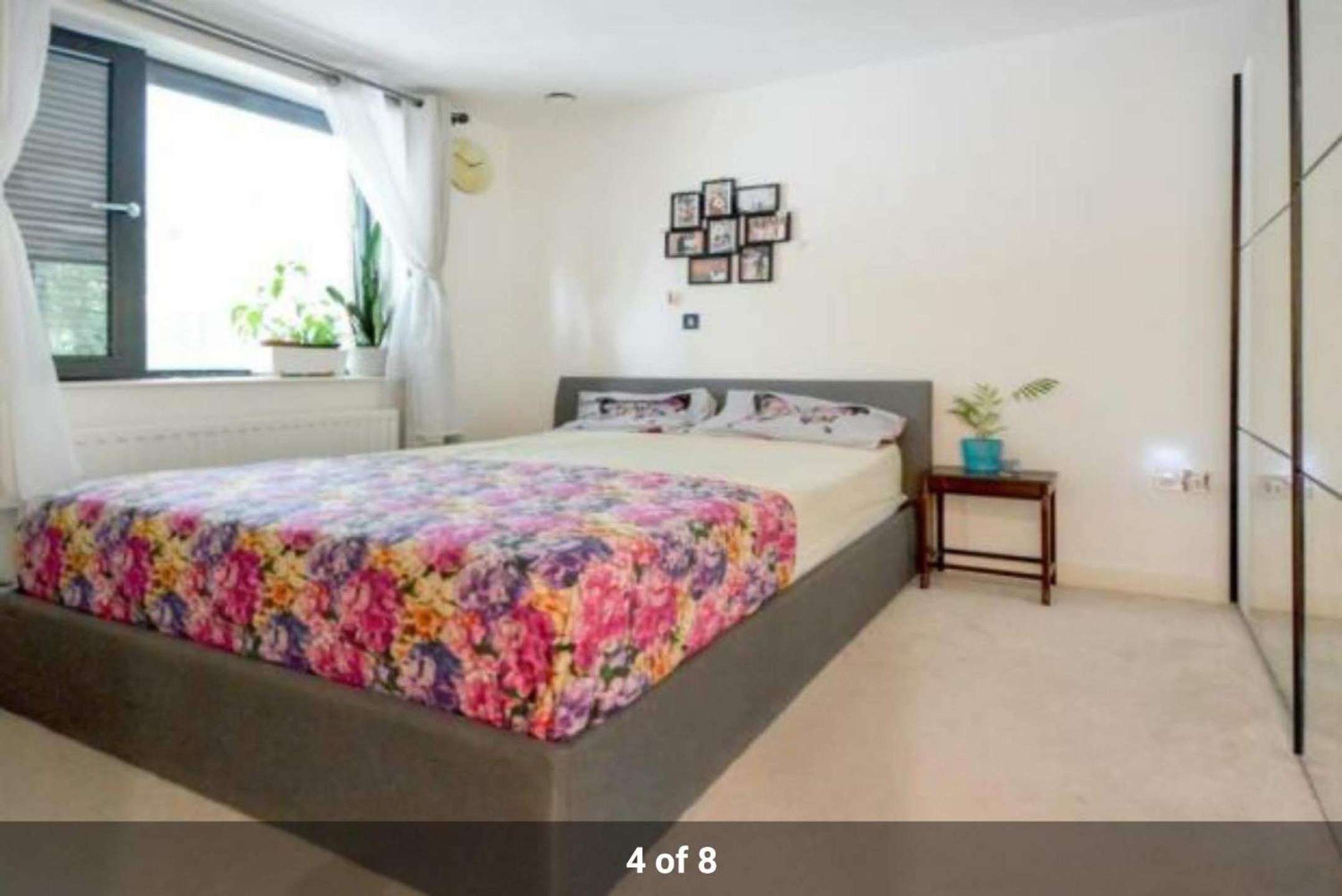 London Holiday Home Newly refurbished - Entire 4 Bedroom Private House with Kitchen, Living Room & private Garden - 1 Cape House London, Within 30 mins fro
